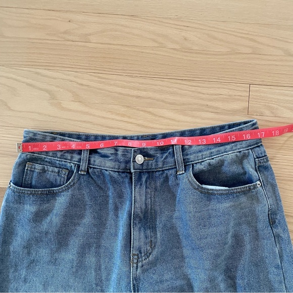 Pretty Little Thing High Rise Light Wash Distressed Baggy Loose Jeans - Picture 4 of 10